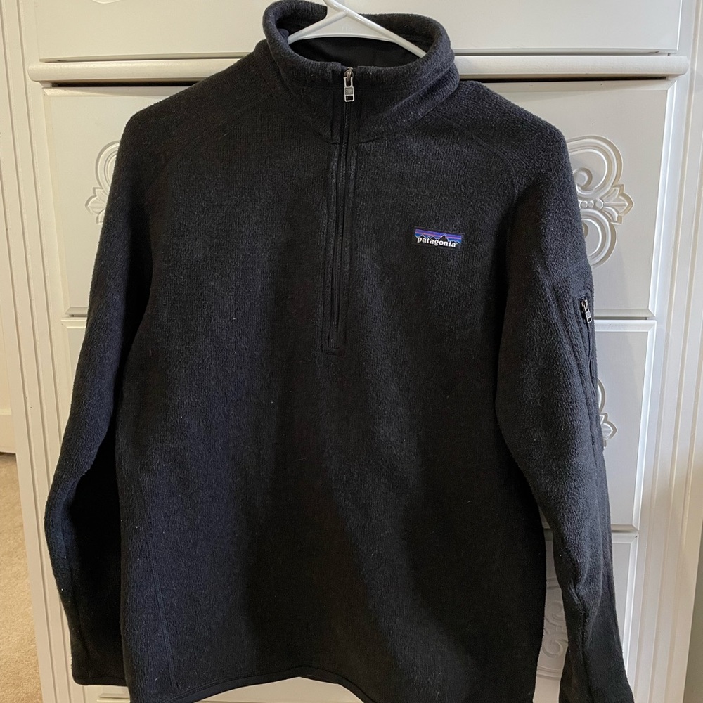 Black Patagonia half zip pull over